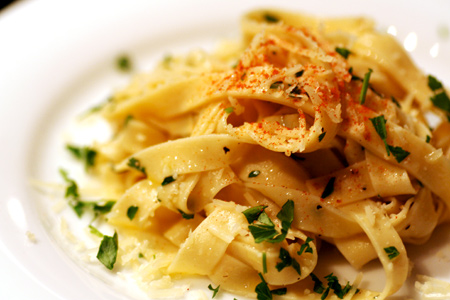 Homemade Fettuccine with Garlic and Oil