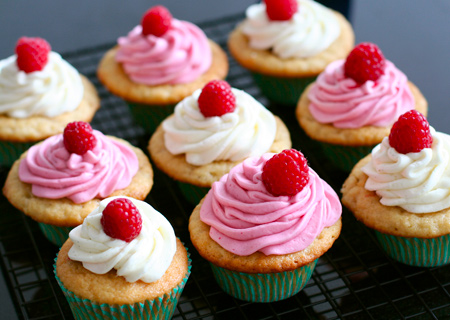 White Chocolate Raspberry Cupcakes