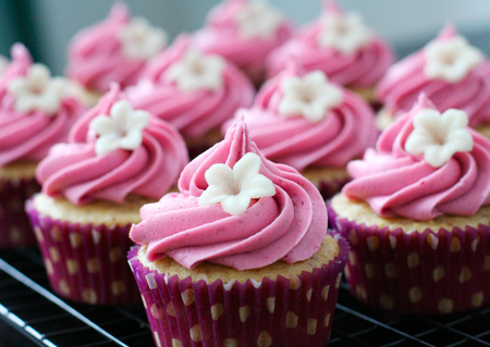 Vanilla Almond Cupcakes with Blackberry Buttercream Vanilla Almond Cupcakes with Blackberry Buttercream