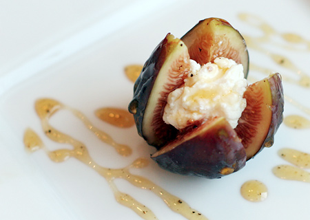 Fresh Figs with Goat Cheese and Peppered Honey