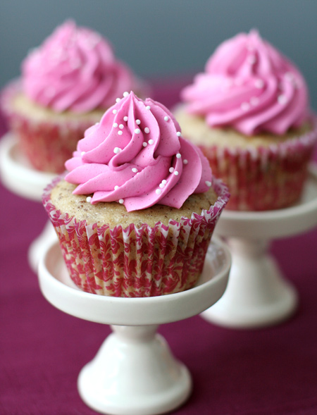 Vanilla cupcake with Vanilla Bean Buttecream Vanilla cupcake with Vanilla Bean Buttecream