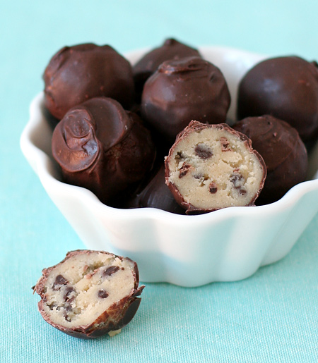 Candy Review: Chocolate Chip Cookie Dough Bites