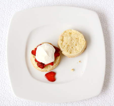 Strawberry Shortcake with Cream Biscuits Strawberry Shortcake with Cream Biscuits