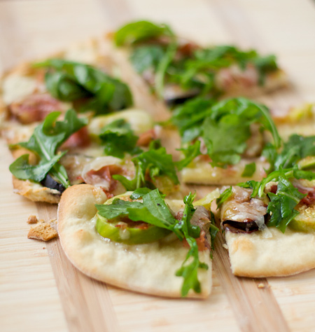 Fig, Prosciutto, and Arugula Pizza