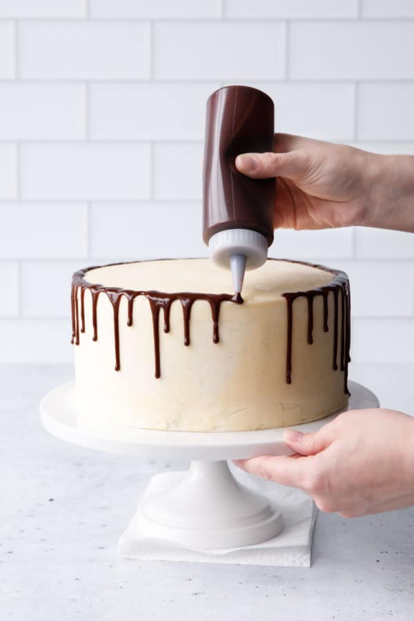 Why we use Condiment Squeeze Bottles for Cake Decorating [ Cake