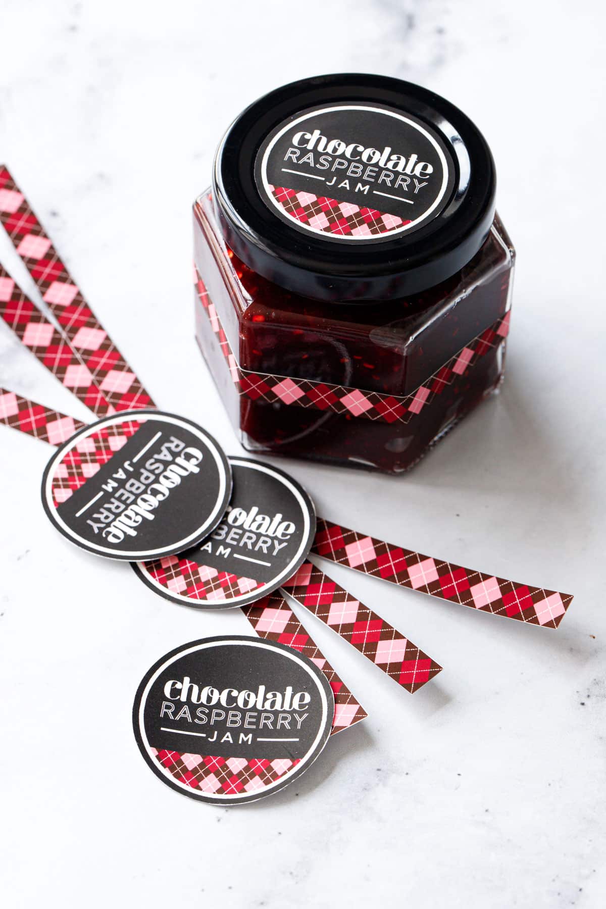 Printable labels and brown and pink argyle pattern bands for jars of Chocolate Raspberry Jam.