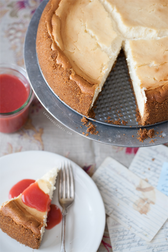 Classic New York Cheesecake with Strawberry Sauce