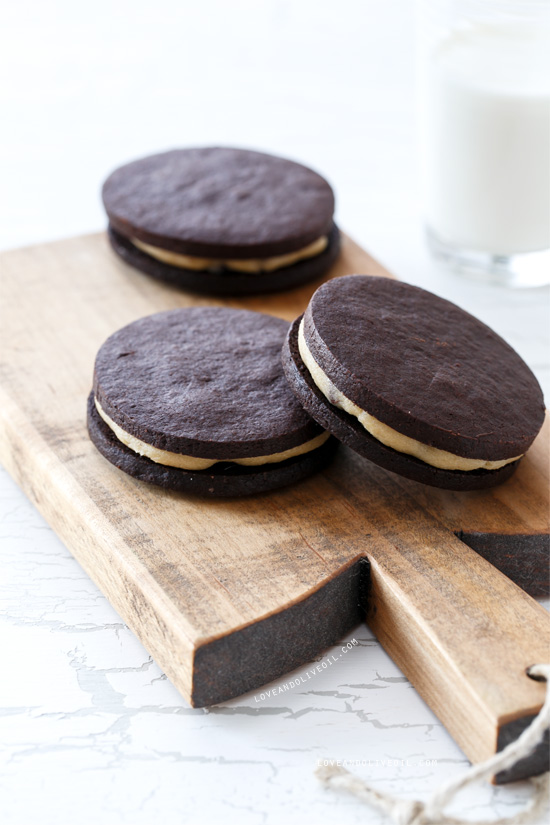 Homemade Cookie Dough Oreos from www.loveandoliveoil.com