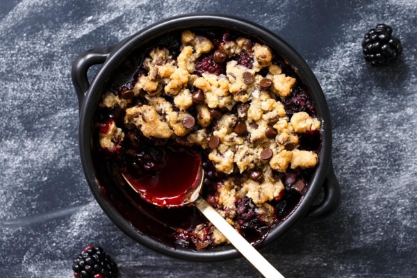 Blackberry Chocolate Chip Cookie Crumble