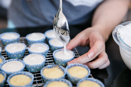 Poured Fondant Frosting for Almond Fairy Cakes