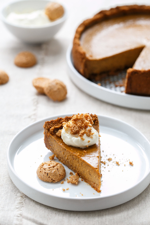 Amaretti Pumpkin Pie Recipe with Cookie Crust