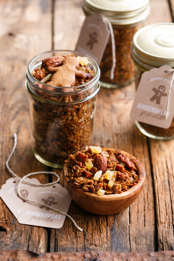 Homemade Gingerbread Granola with Free Printable Gift Tags!