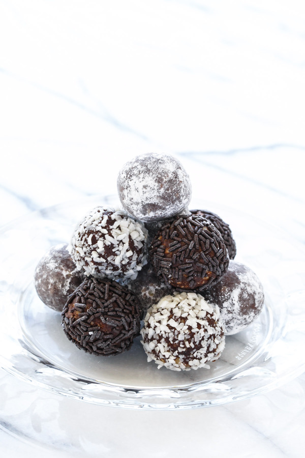 Bourbon Whiskey Balls - This Ole Mom