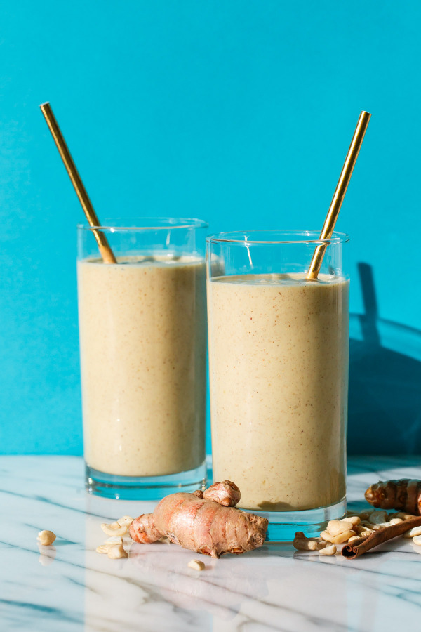 Golden Milk Smoothies with Cashew milk and fresh turmeric
