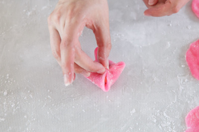 How to make homemade mochi - pinch to seal.
