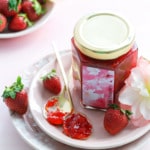 How to make Homemade Strawberry Jam flavored with cherry blossoms