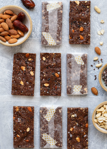 Date, Almond & Cashew Energy Bars Recipe with Egg White Protein