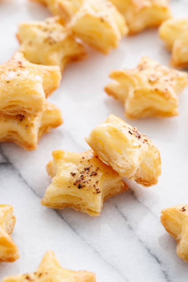 Flaky Pie Crust Crackers 3 Ways Love And Olive Oil