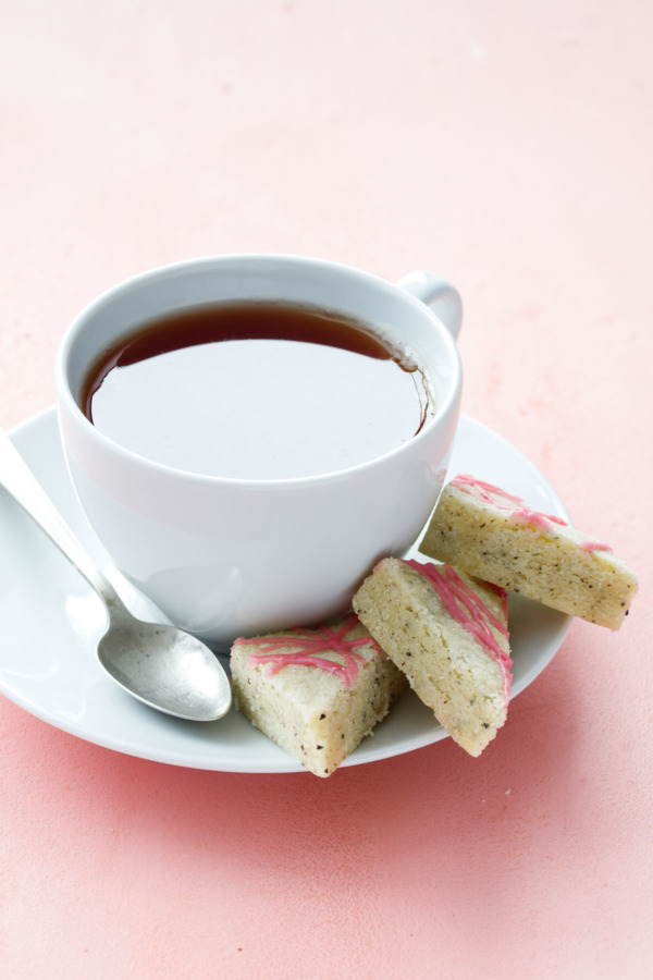 The perfect cookie to serve with tea: buttery shortbread infused with Earl Grey Tea!