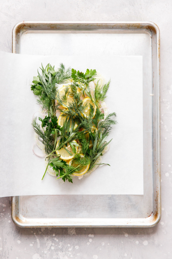 fisk en Papillote med friske urter og citron