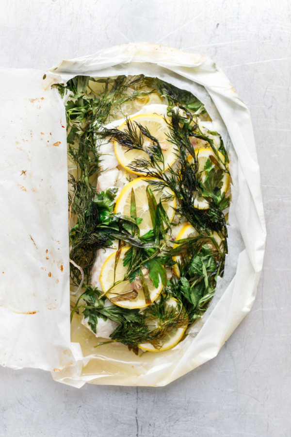 fisk en Papillote med friske urter og citron