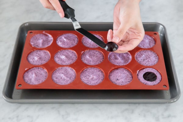 Filling the blueberry mousse with blueberry gelée