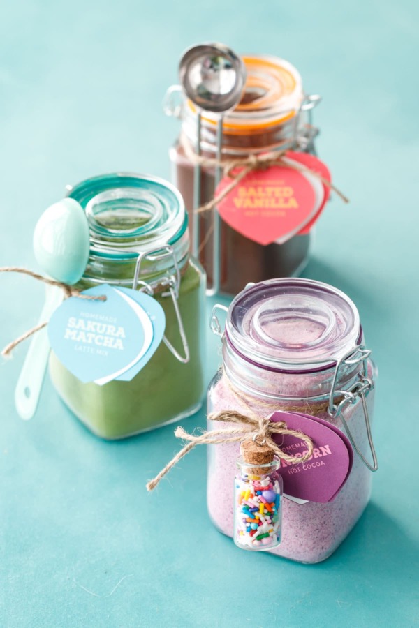 Great homemade gift idea: Hot Drink Mixes! In 3 delicious flavors plus FREE printable gift tags!