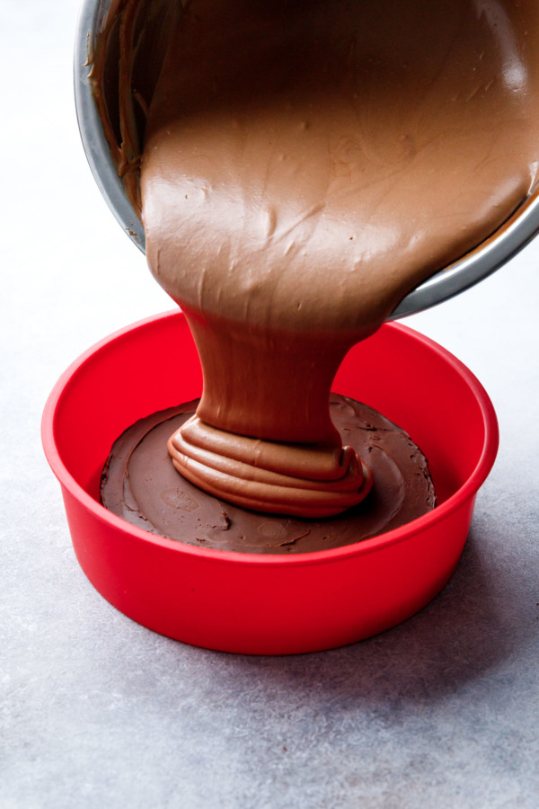 Pour nutella mousse over brownie, then freeze.