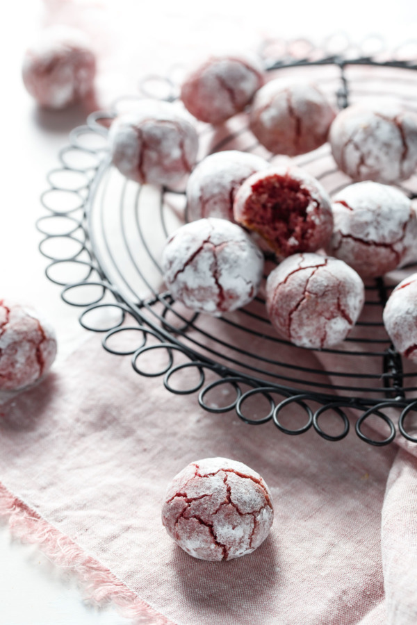 Soft Amaretti Cookies with Freeze-dried raspberry