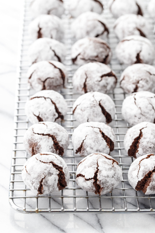 Rows of Chocolate Amaretti Cookies on a wire cooling rack.