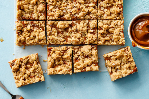 Dulce de Leche Oatmeal Crumb Bars