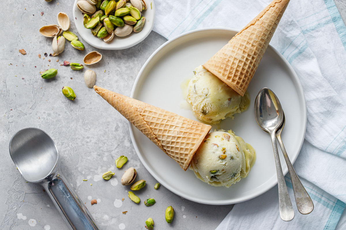 measuring cups & spoons, pistachio - Whisk