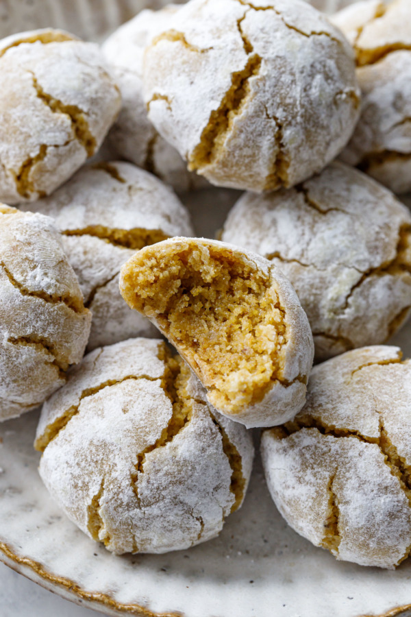 Pistachio Amaretti Cookies