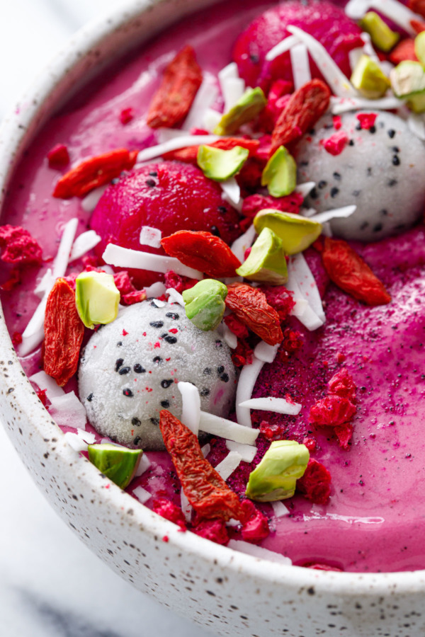 Smoothie bowls are so beautiful, especially this hot pink dragonfruit smoothie bowl recipe!