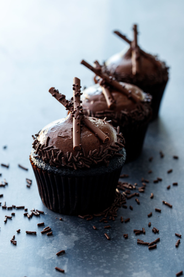 Ultimate Chocolate Cupcakes with Chocolate Frosting Recipe