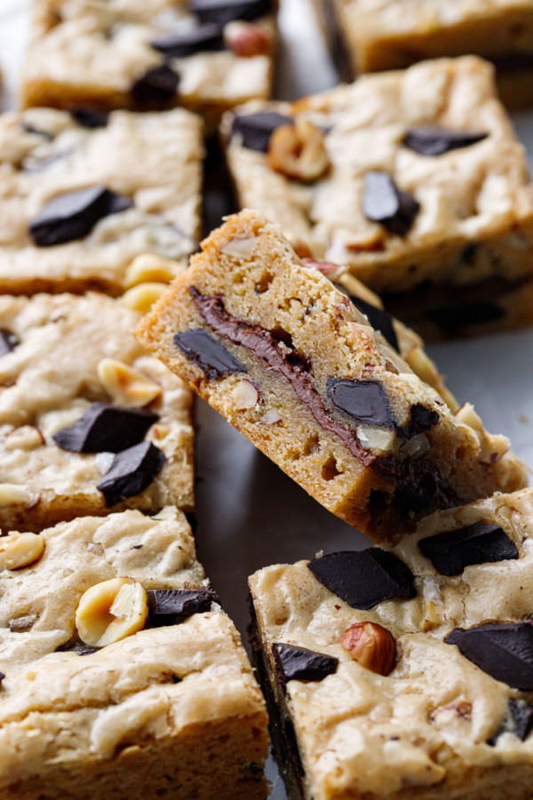 Close up showing the layer of nutella in the middle of the brown butter blondies.