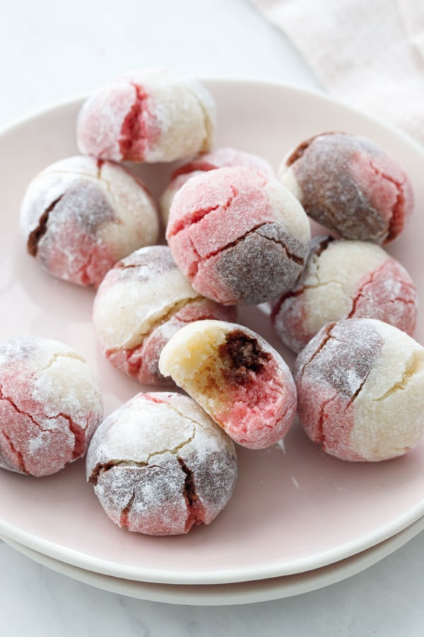 Plate of Neapolitan Amaretti Cookies