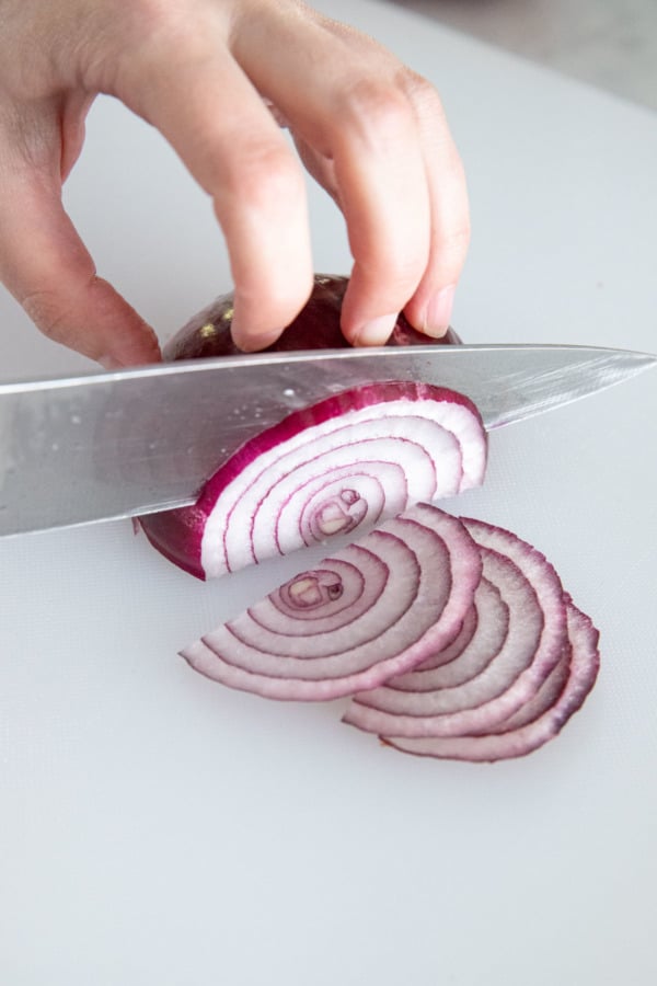 How to cut red onions