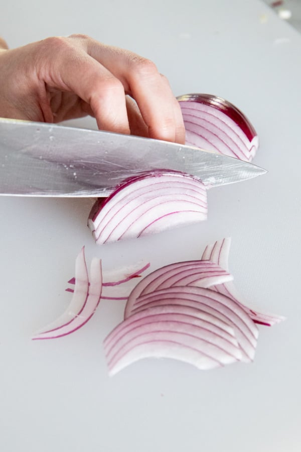 How to cut red onions