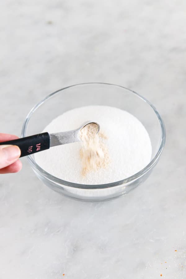 Adding pectin to granulated sugar.