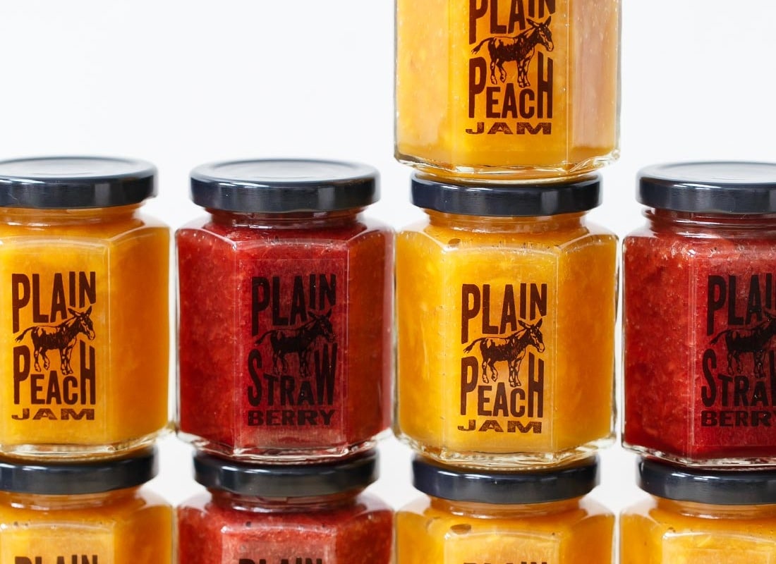 Homemade Peach and Plain Strawberry Jam (plus FREE printable labels for your jars!)