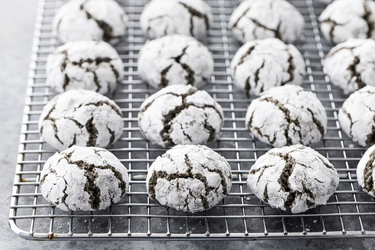 Black Sesame Amaretti Cookies